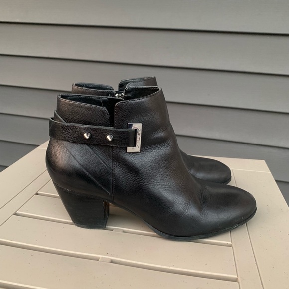 GUESS Ankle Booties - Picture 1 of 5
